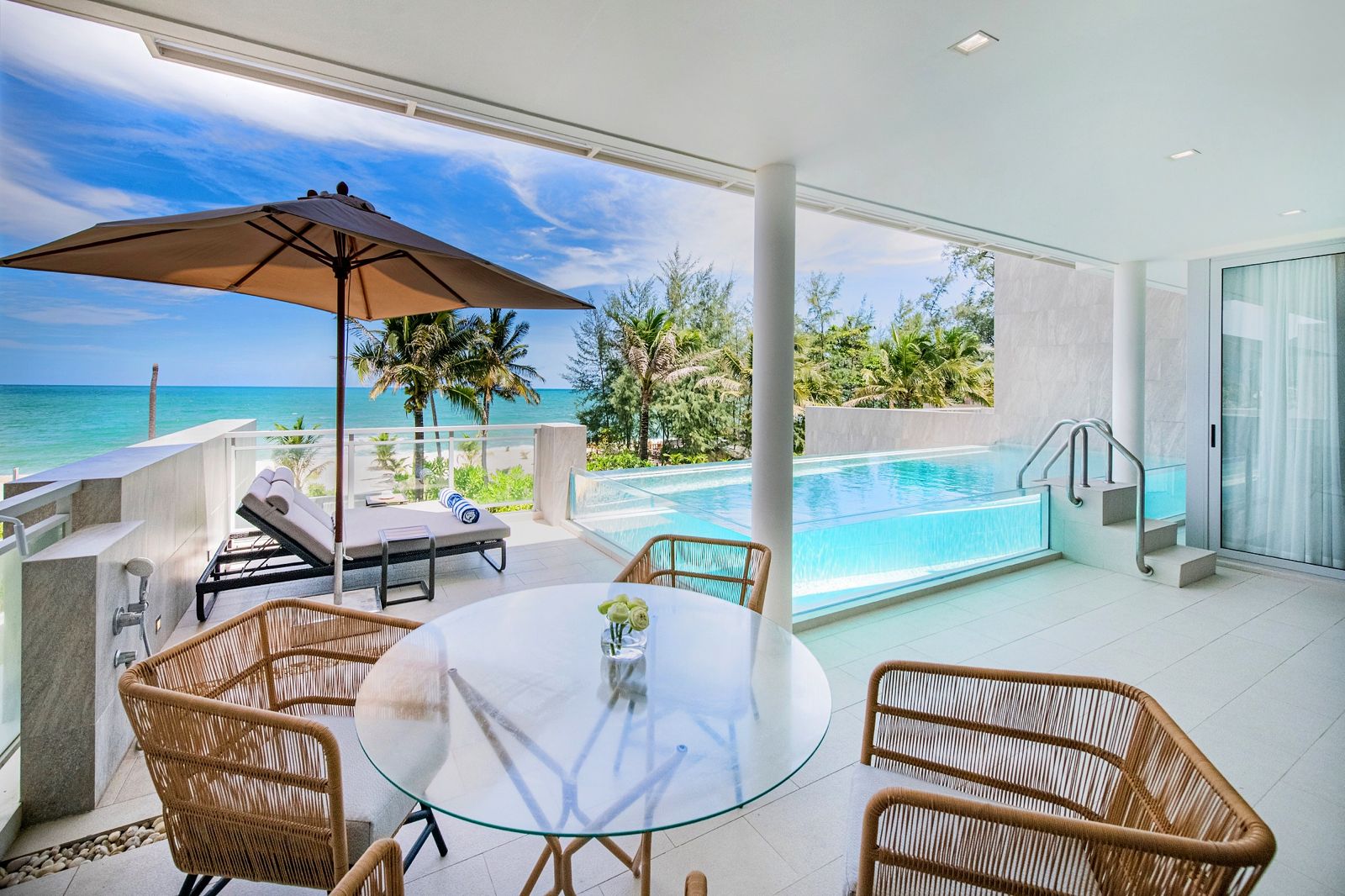 Люксовые апартаменты c видом на море в Angsana Beachfront Residence